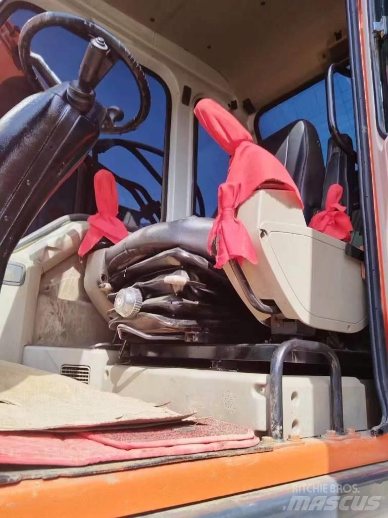 Doosan DX150W-9 轮式挖掘机