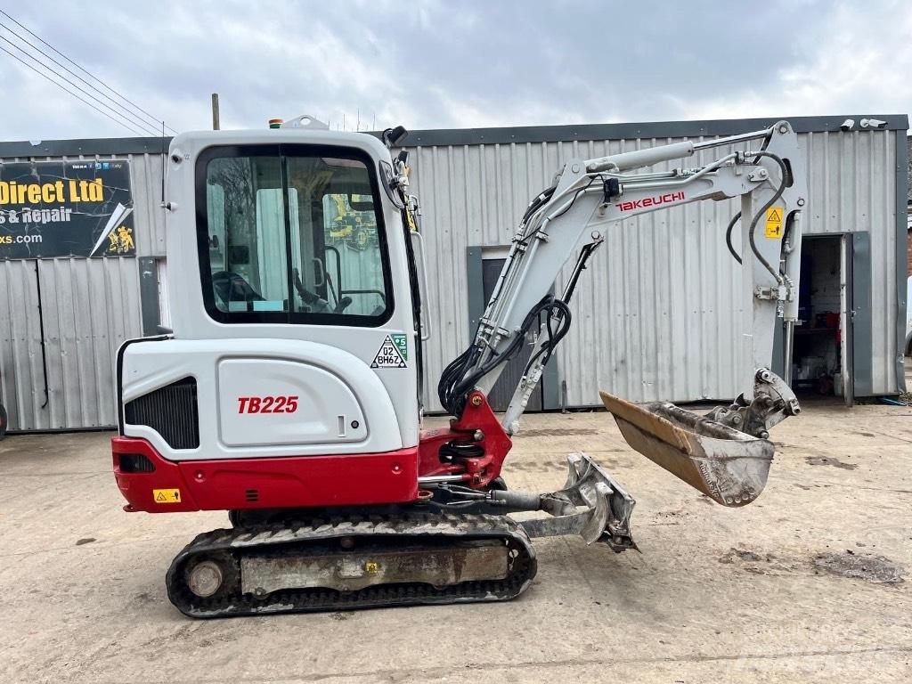 Takeuchi TB 225 小型挖掘机