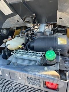 John Deere 331g 滑移装载机