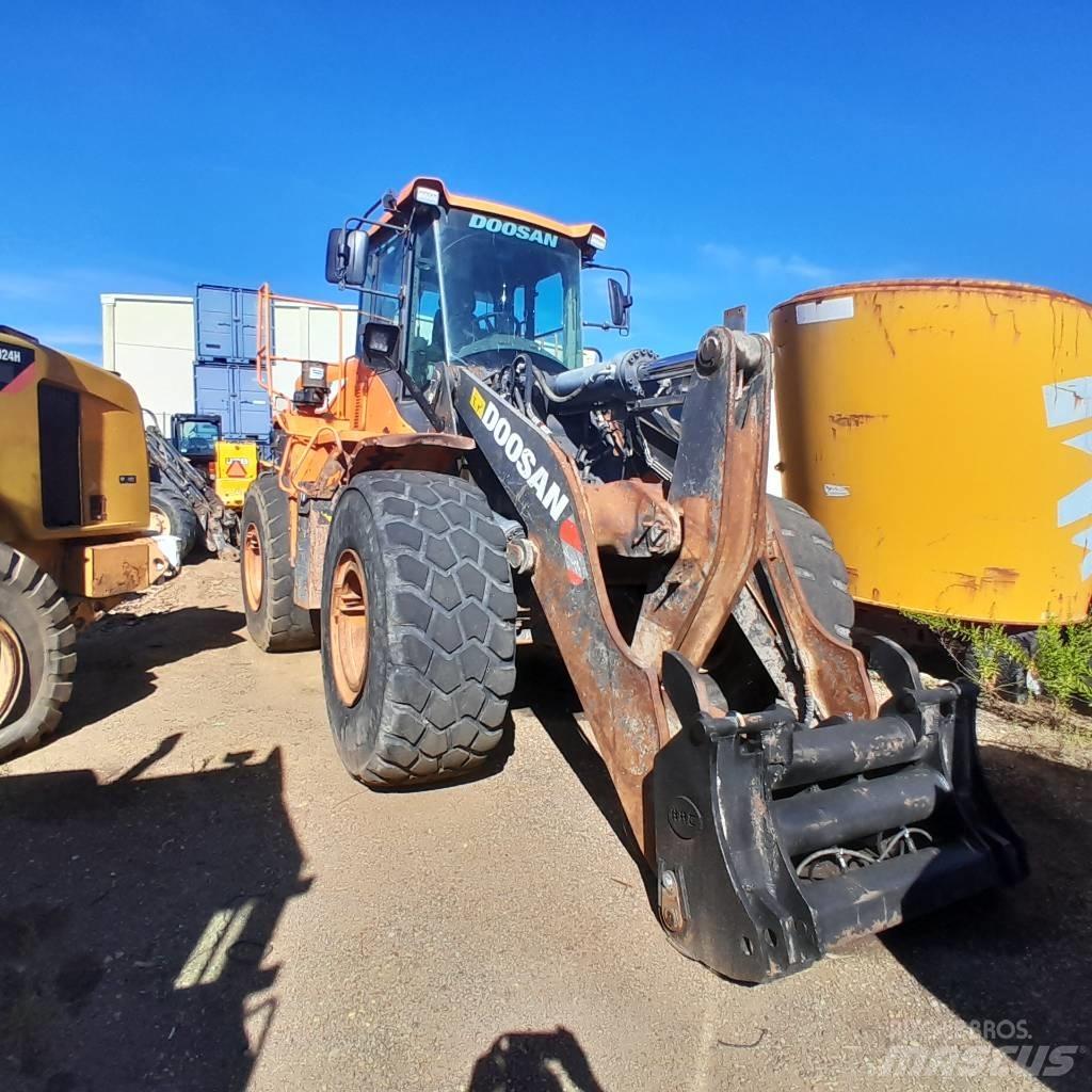 Doosan DL 300-5 轮式装载机