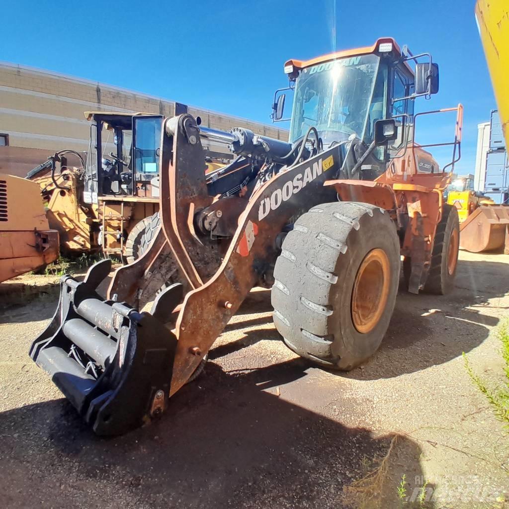 Doosan DL 300-5 轮式装载机