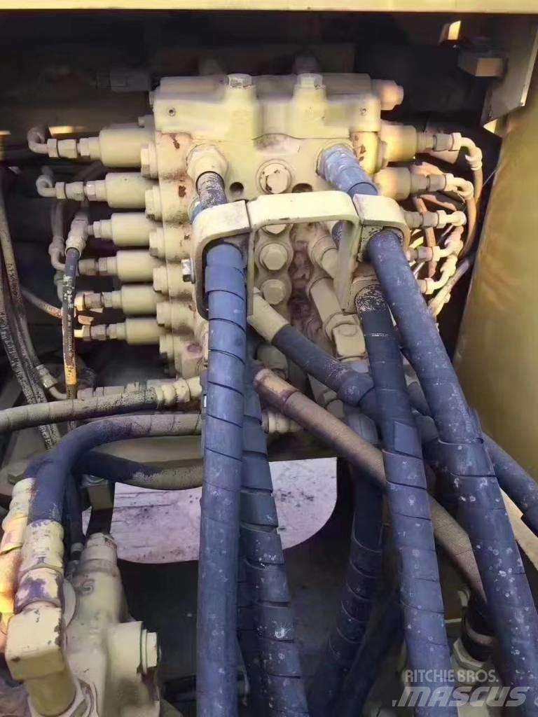 Komatsu pc120 履带挖掘机