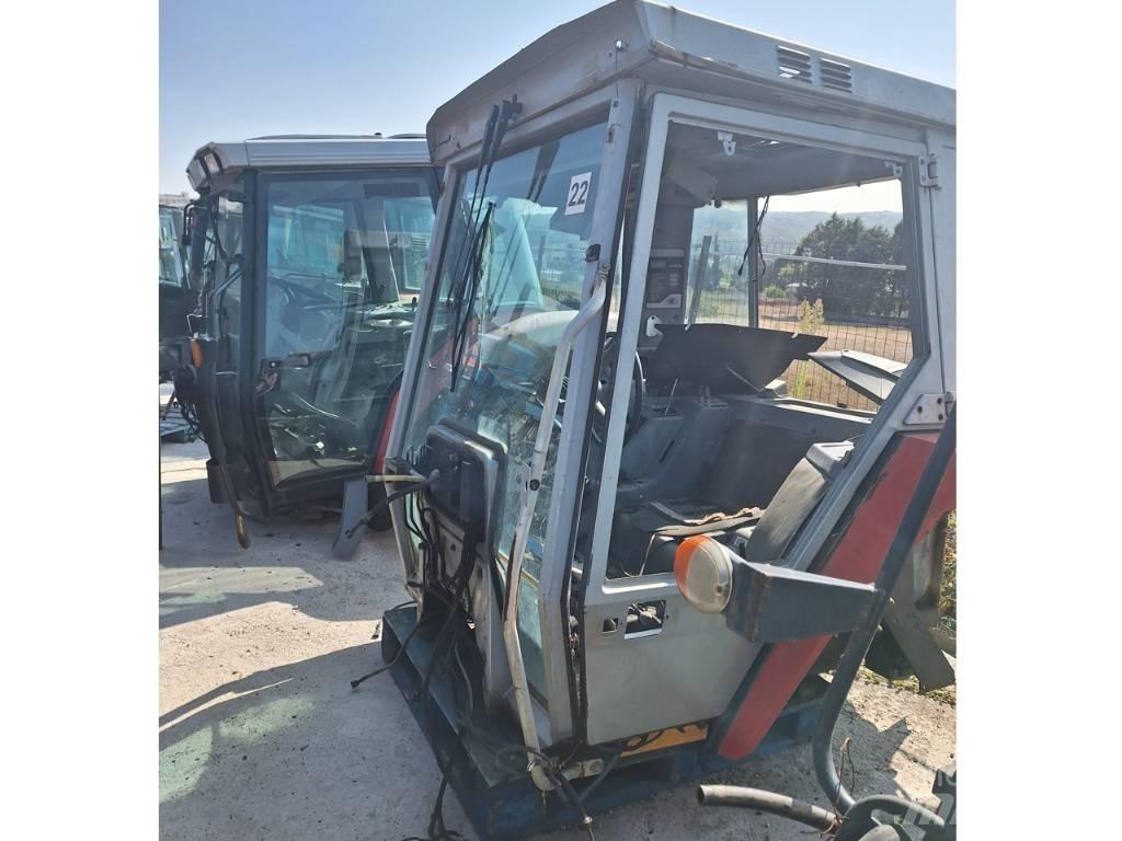 Massey Ferguson 3080 驾驶室与内部