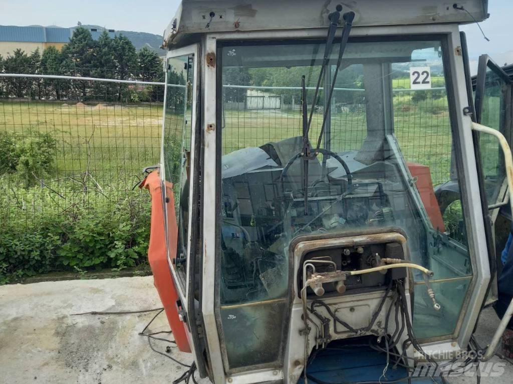 Massey Ferguson 3080 驾驶室与内部