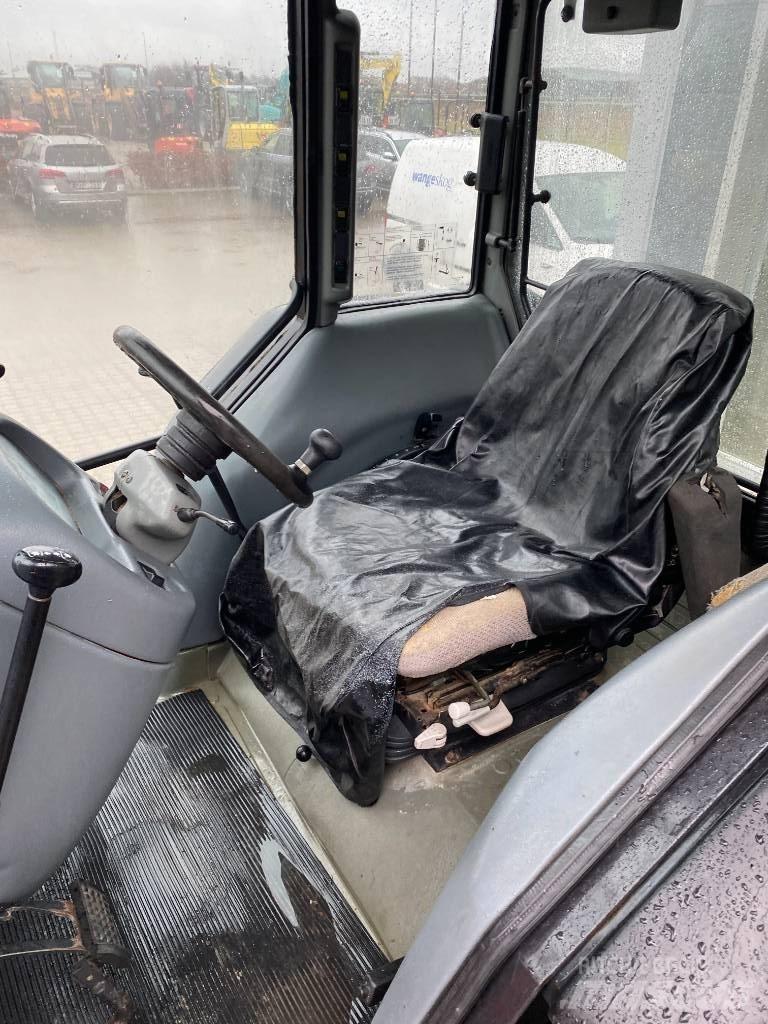 Valtra 700-4 拖拉机/农用车