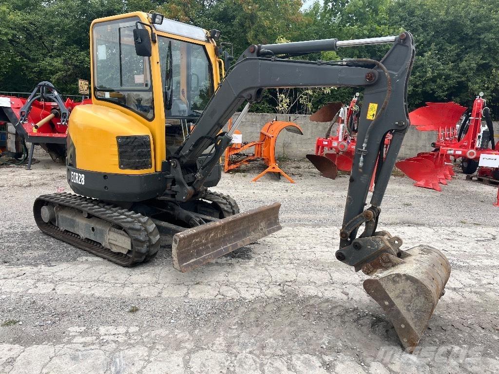 Volvo ECR 28 小型挖掘机