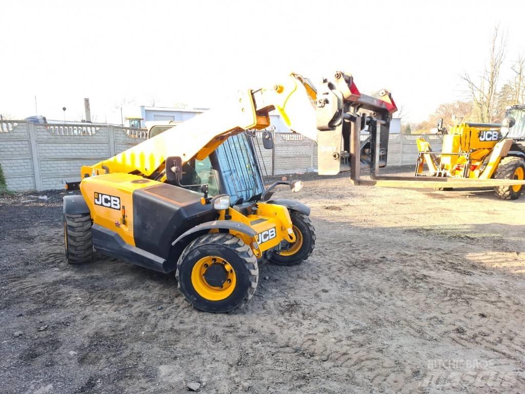 JCB 525-60 伸缩臂叉装车|叉装车