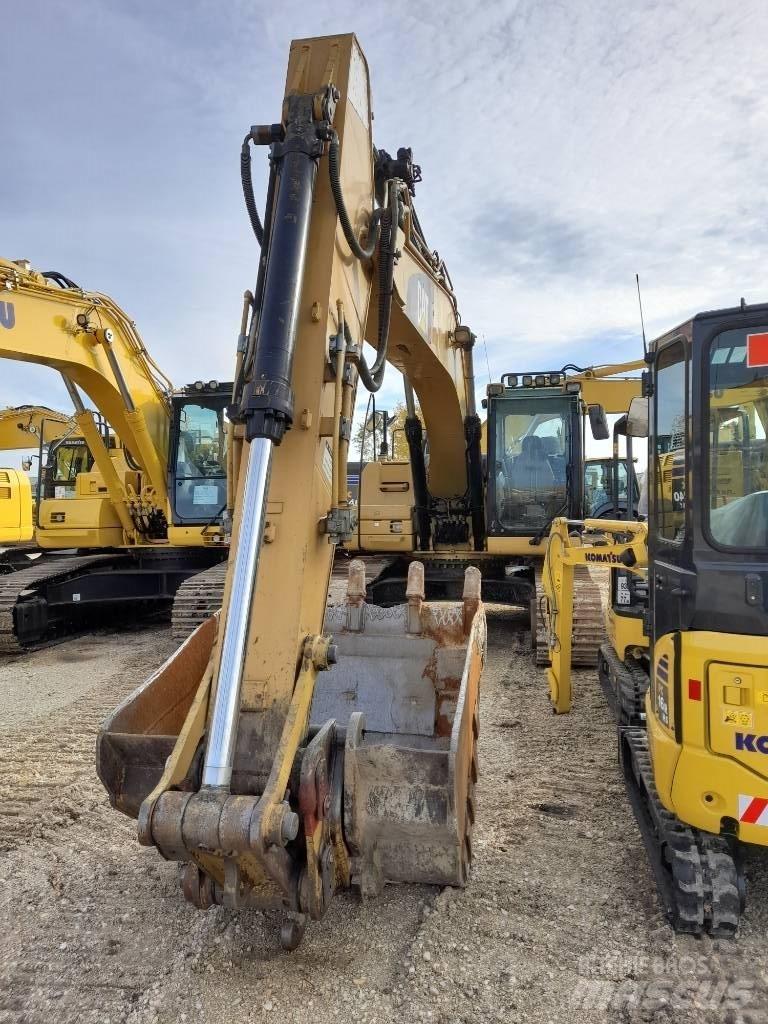 CAT 323 D 履带挖掘机