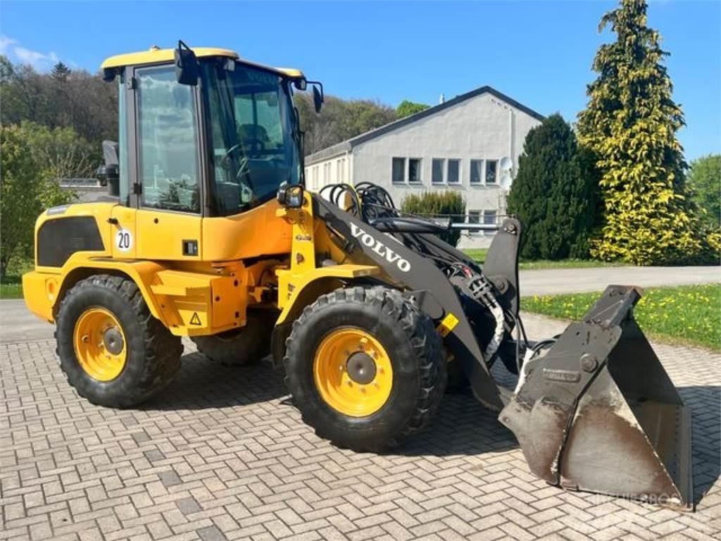 Volvo L30G 轮式装载机