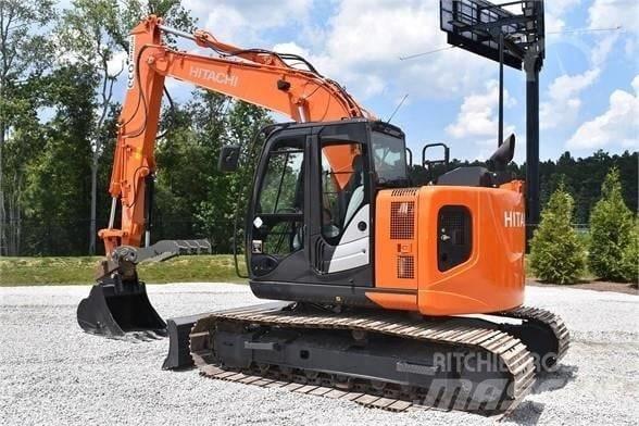 Hitachi ZX 135 履带挖掘机
