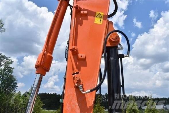 Hitachi ZX 135 履带挖掘机