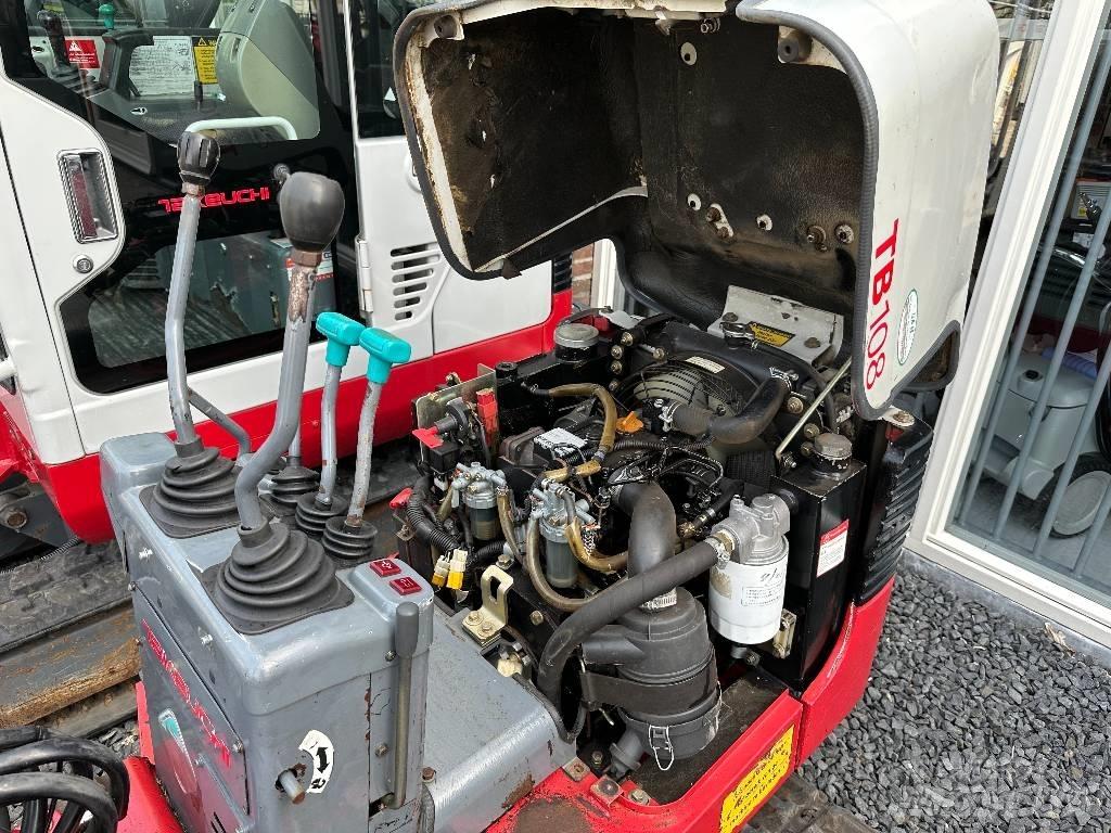 Takeuchi TB108 小型挖掘机
