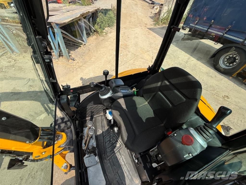JCB 8026 CTS 小型挖掘机