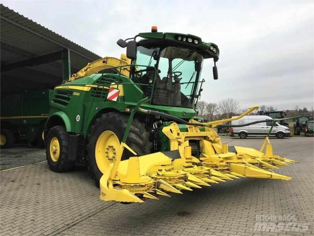 John Deere 8300i 自走式青贮饲料收割机