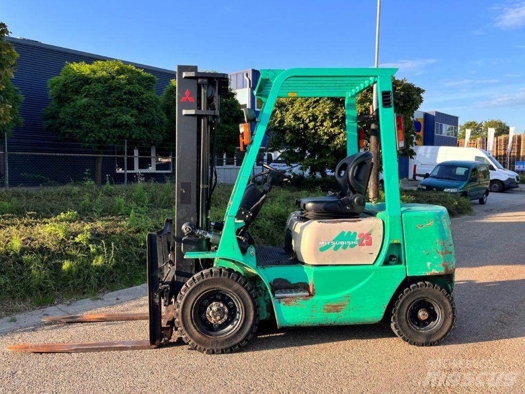 Mitsubishi FD25 柴油叉车