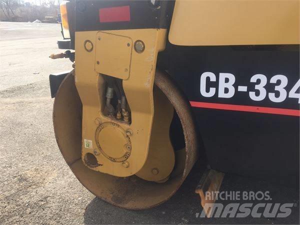 CAT CB 334 D 双轮压路机
