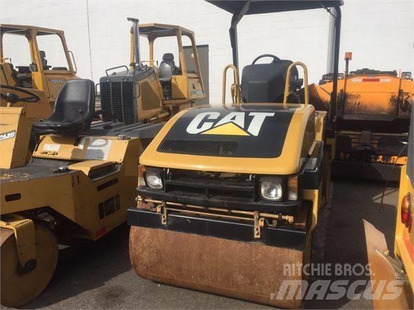 CAT CB 334 D 双轮压路机