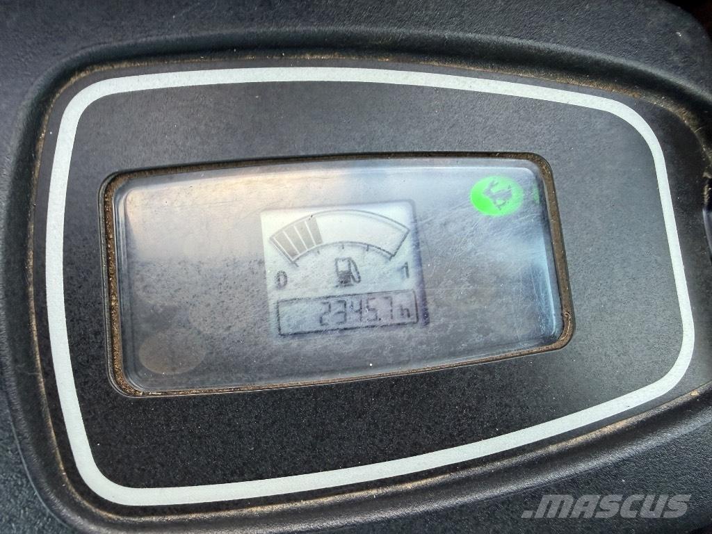 JCB 8026 CTS 小型挖掘机