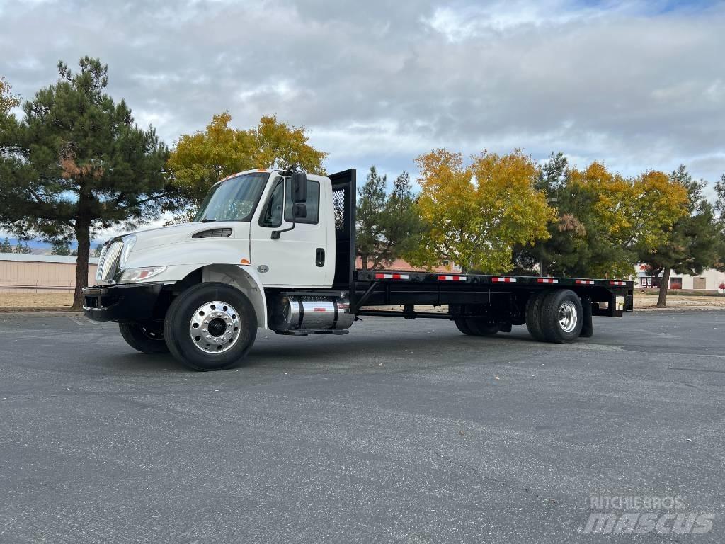 International 4300 平板栏板货车