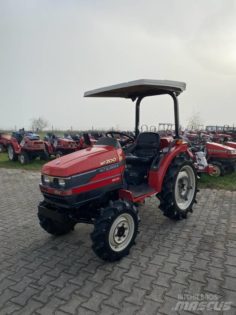 Mitsubishi MT200 小型拖拉机