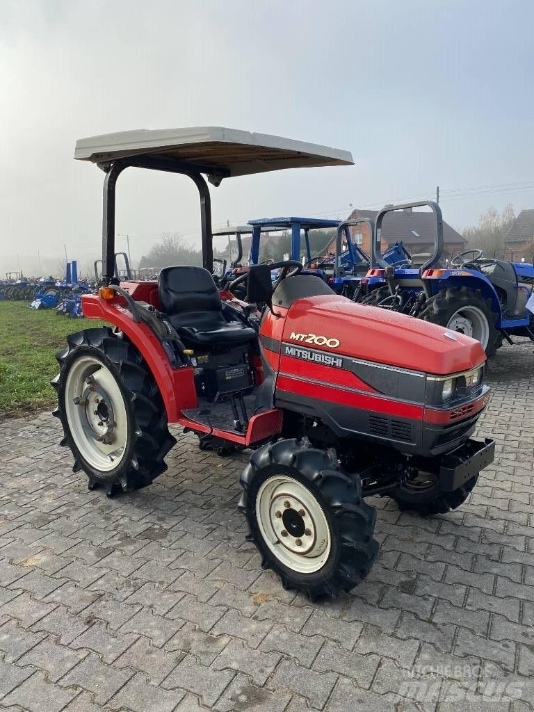 Mitsubishi MT200 小型拖拉机