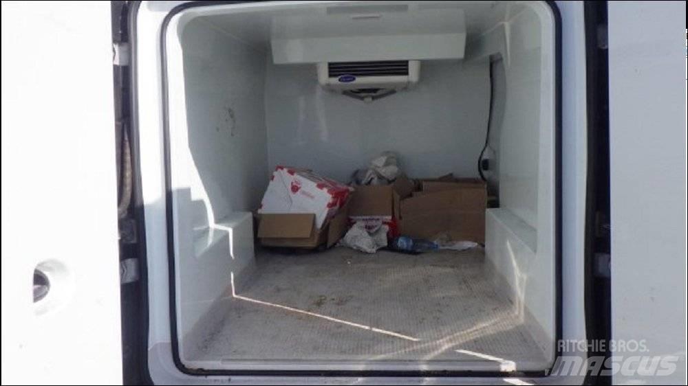 Nissan NV 300 商务面包车