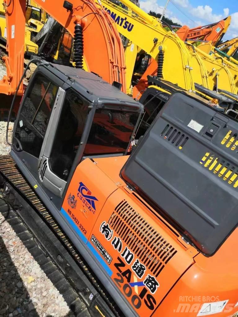 Hitachi ZX200 履带挖掘机