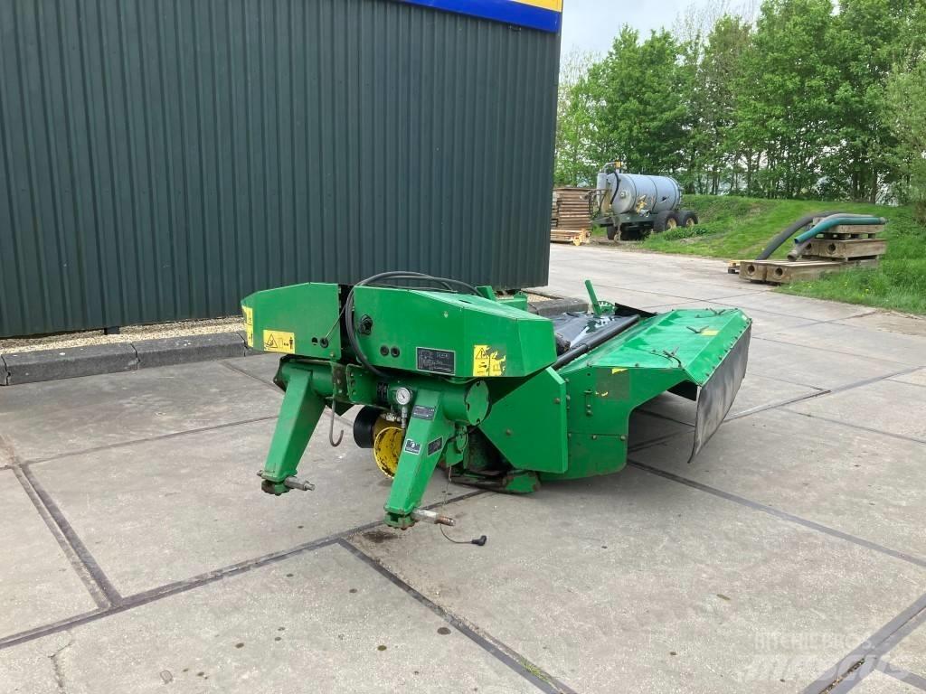 John Deere 328 割草机