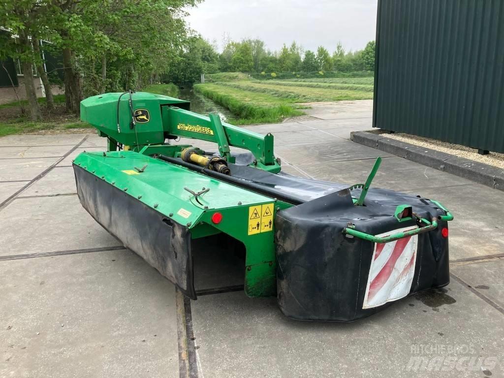 John Deere 328 割草机