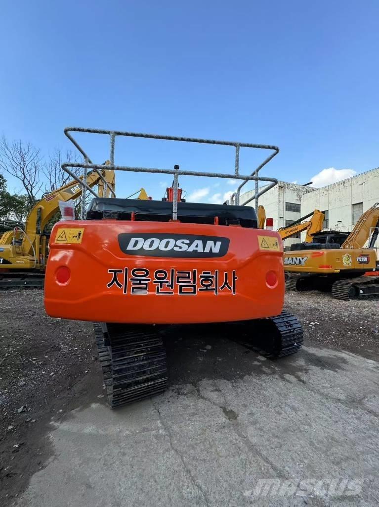 Doosan DX300 履带挖掘机