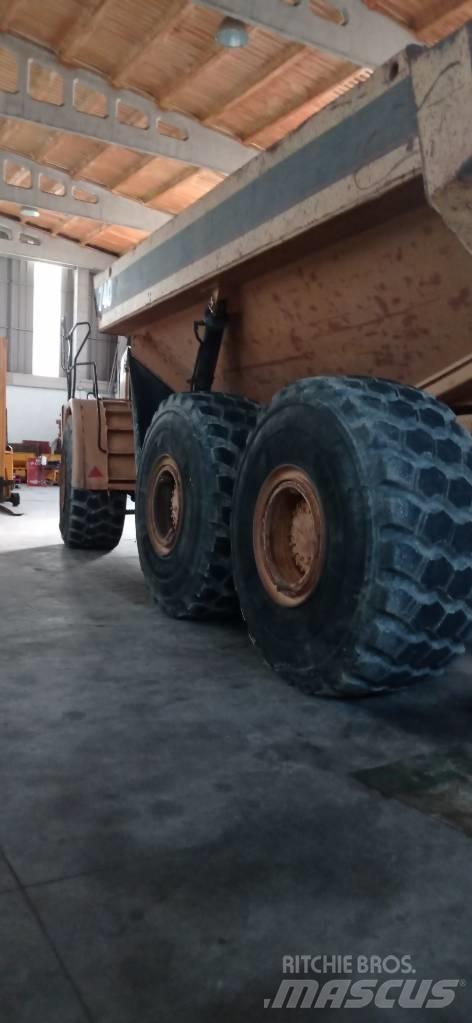 CAT 740 铰接式自卸车