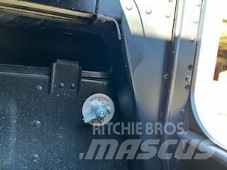  HMMWV M998 皮卡车