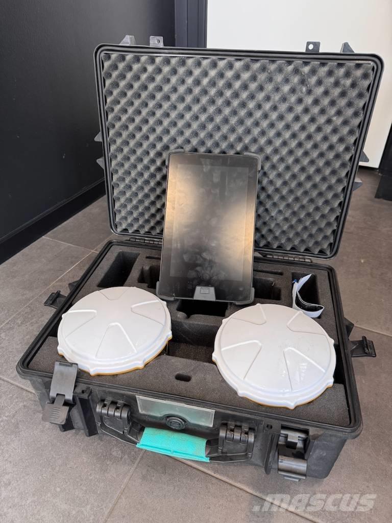 CAT 323 履带挖掘机