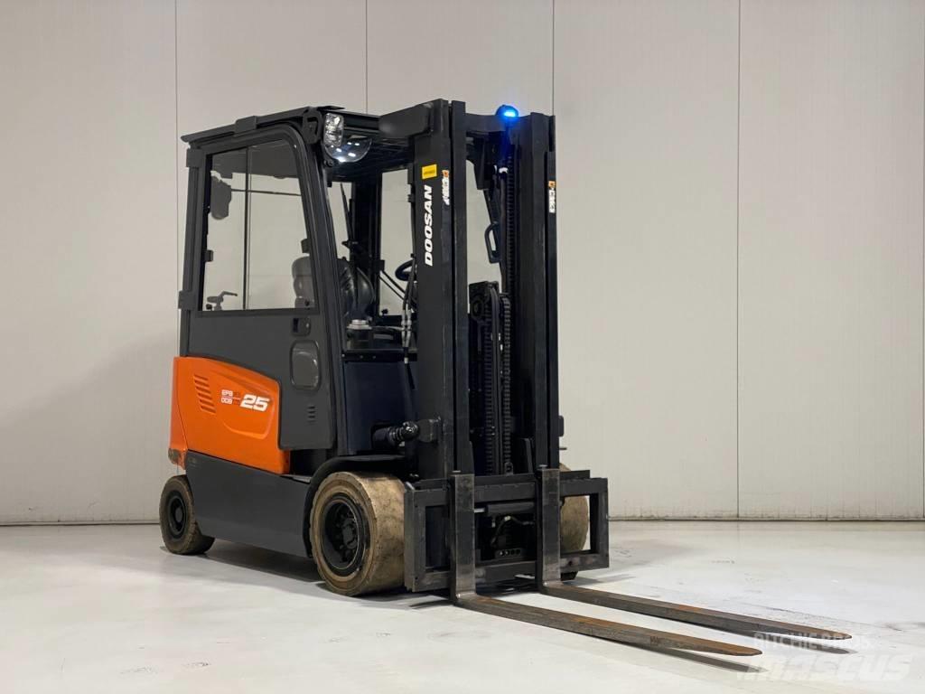 Doosan B25X-7 电动叉车