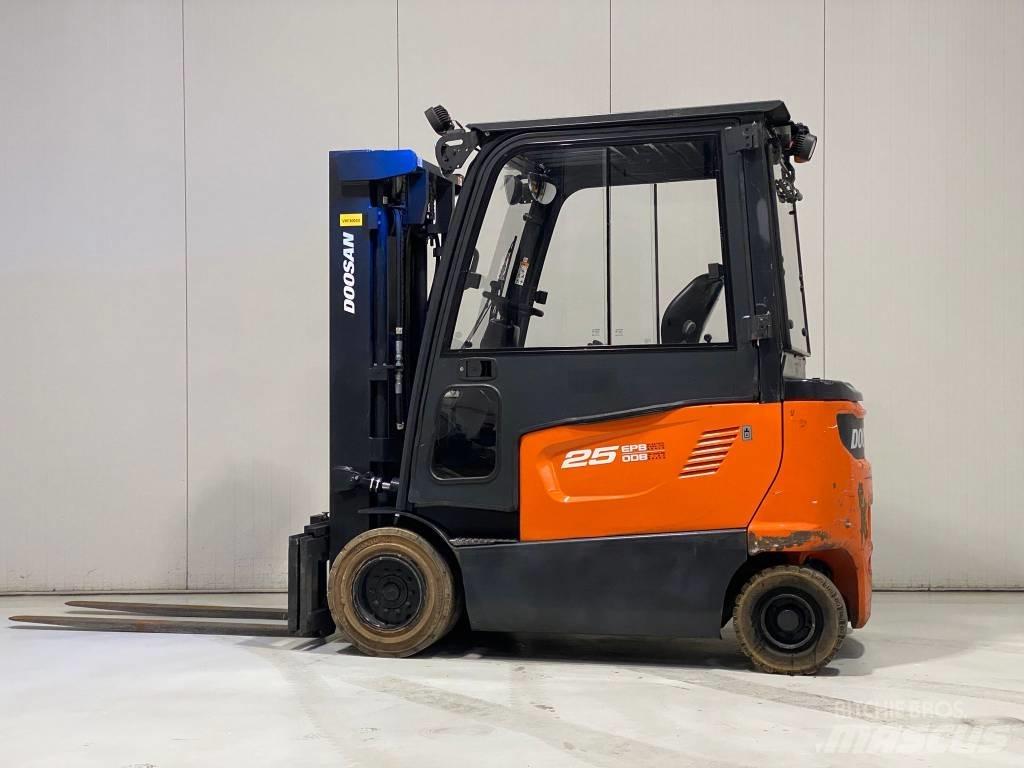 Doosan B25X-7 电动叉车