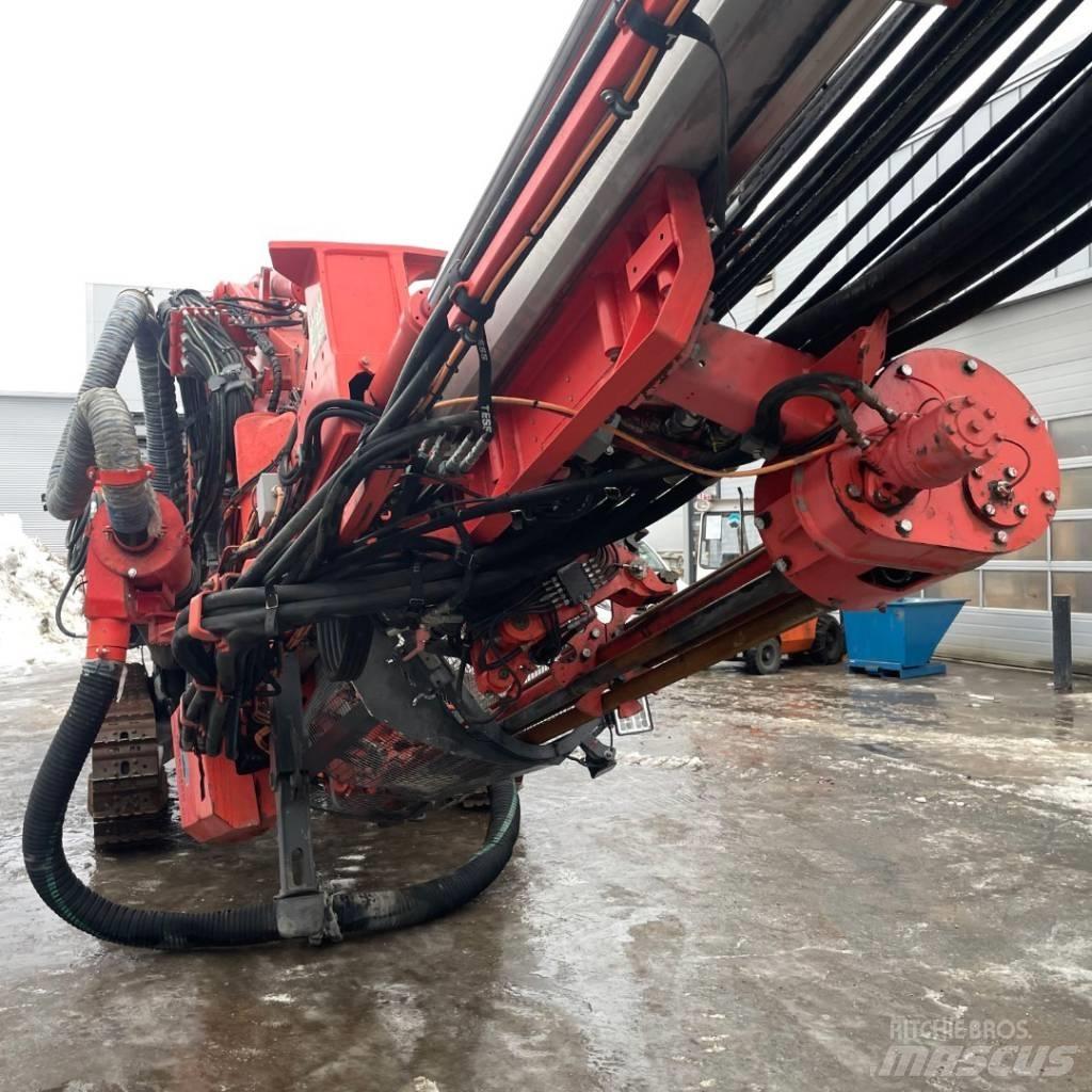 Sandvik DX800i 钻孔机