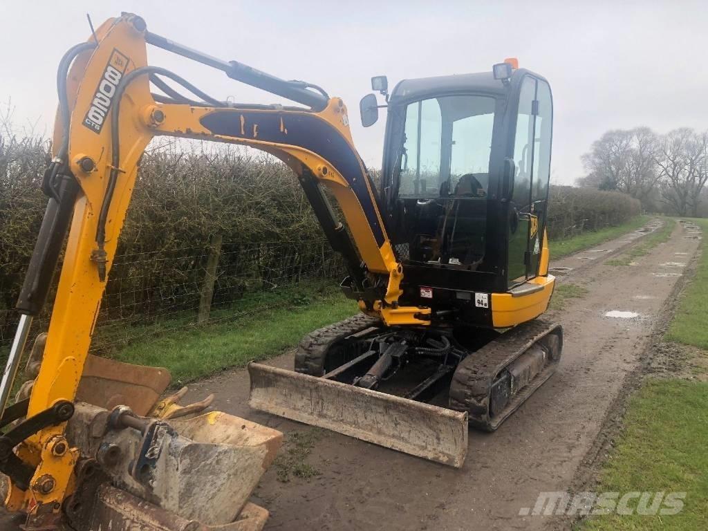 JCB 8026 CTS 小型挖掘机