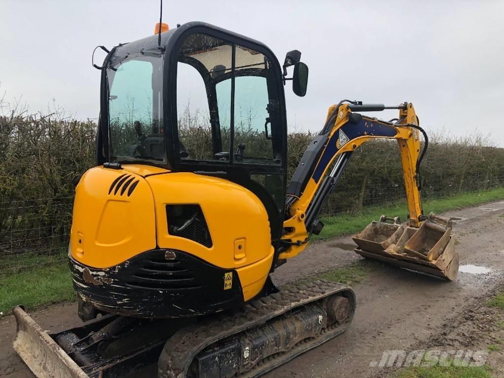 JCB 8026 CTS 小型挖掘机