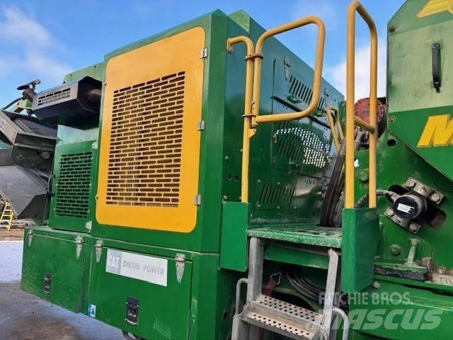 McCloskey J40 V2 移动式破碎机