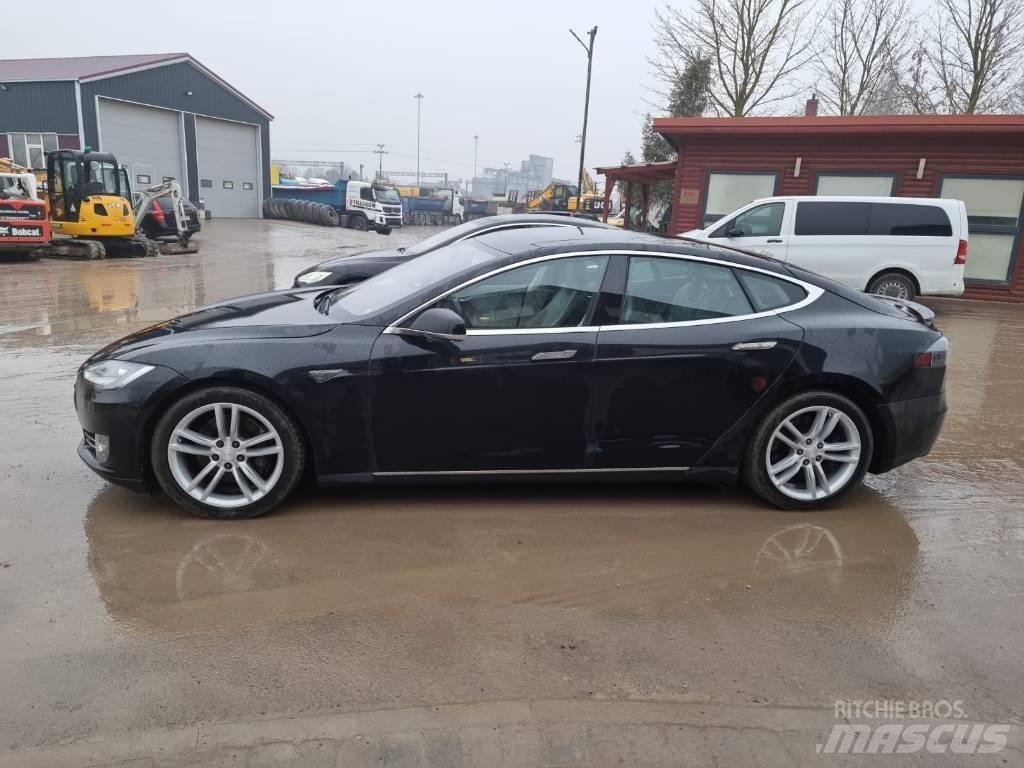 Tesla Model S P85D 汽车