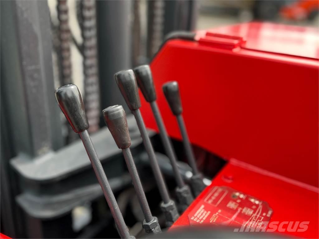 Moffett M3 20.4 车载式叉车