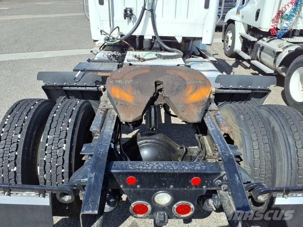 Freightliner M2 106 牵引车