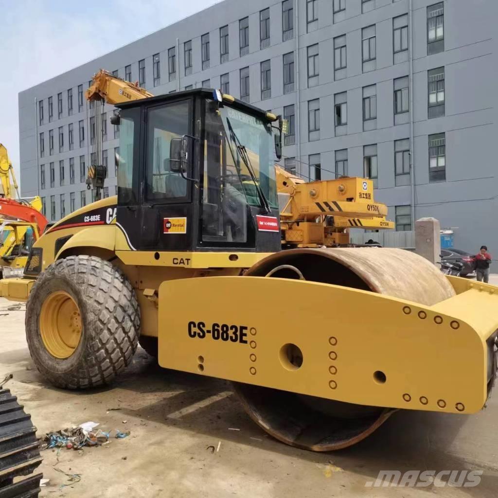 CAT CS 683 E 单轮压路机