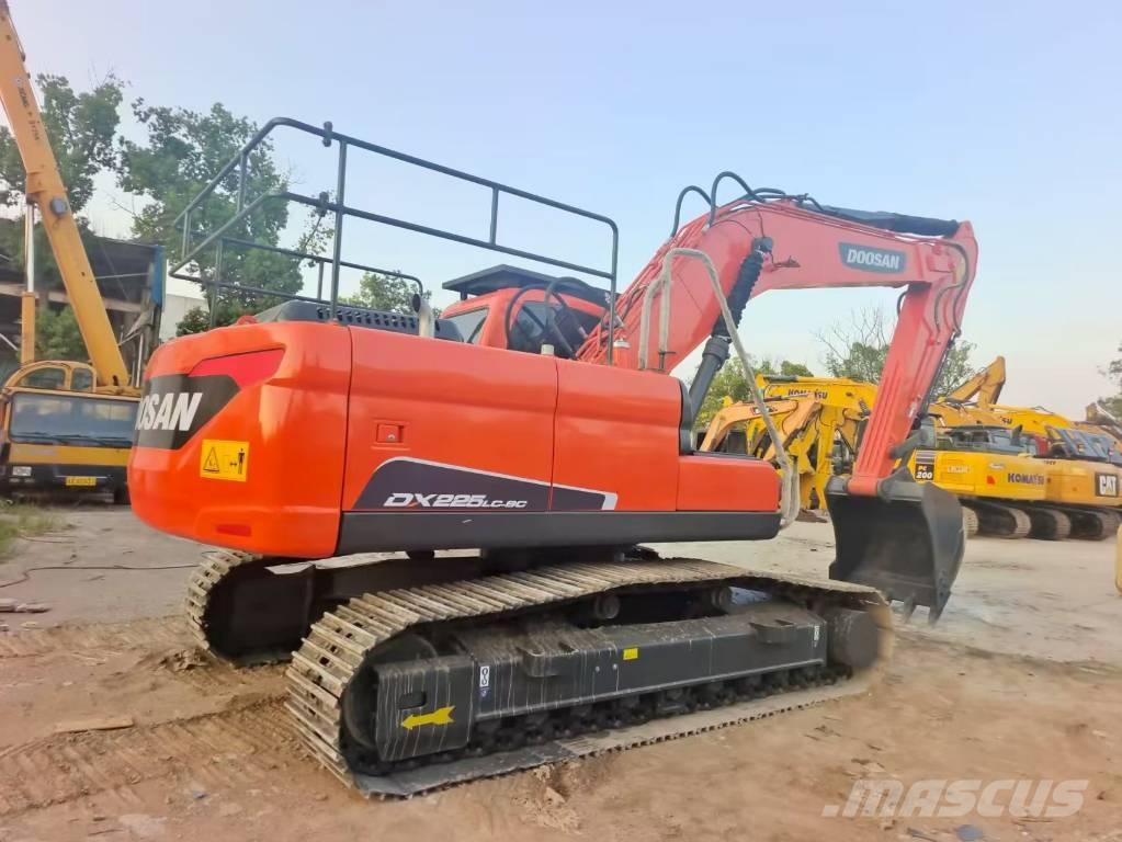 Doosan DX 225LCA 履带挖掘机