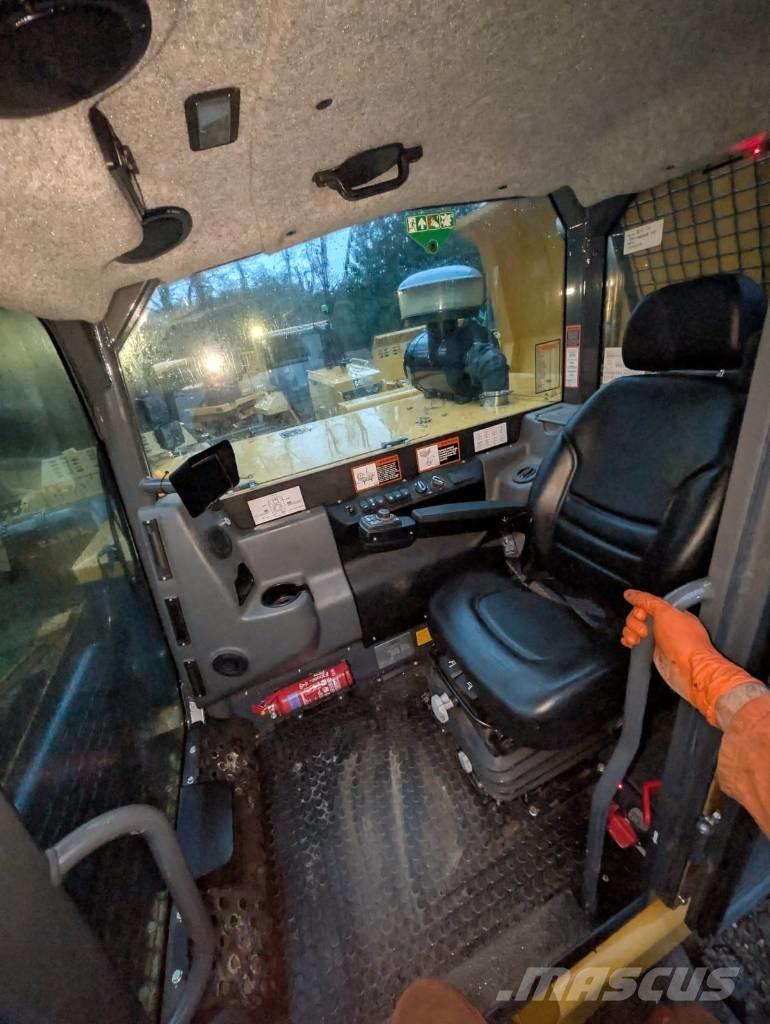 Bell TC11A 履带式自卸车