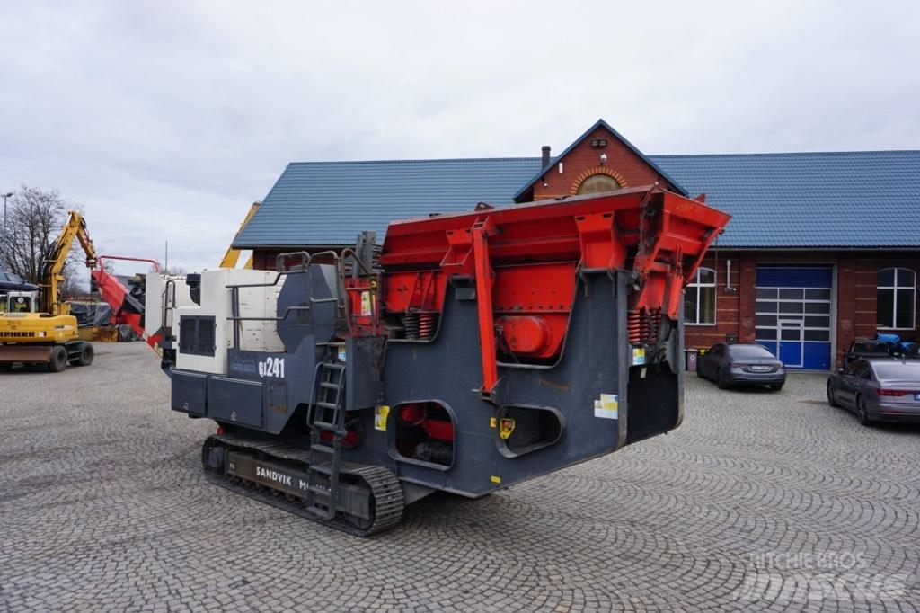 Sandvik QJ 241 移动式破碎机