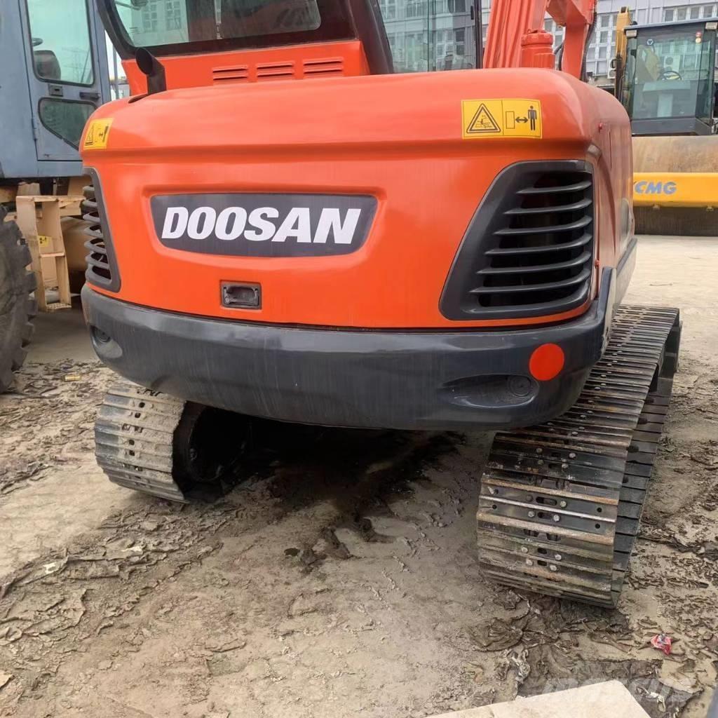 Doosan DX60 中型挖掘机