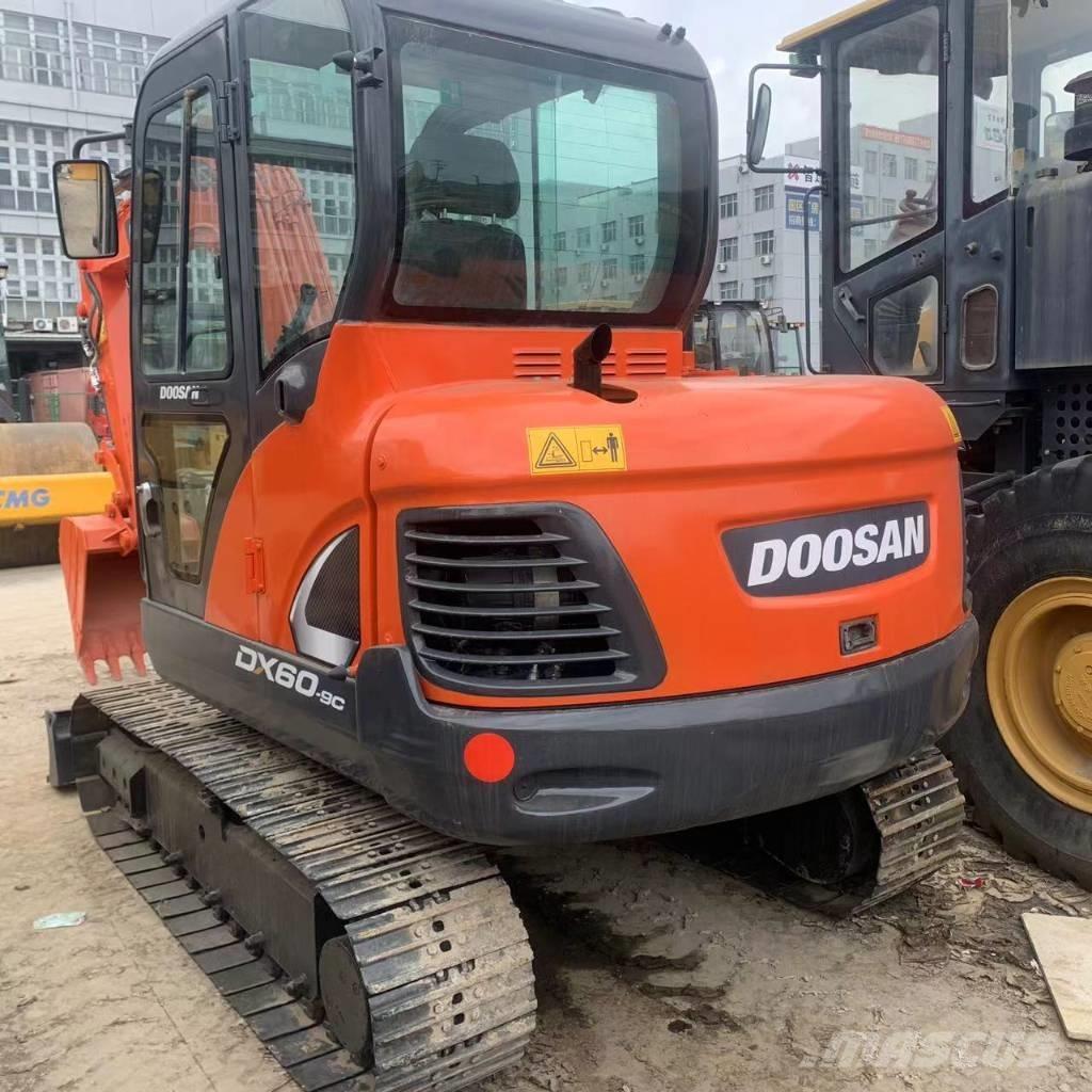 Doosan DX60 中型挖掘机