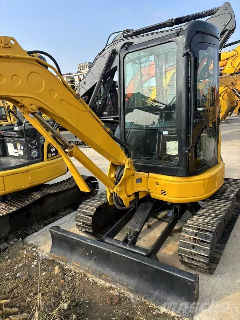 Komatsu 35 履带挖掘机