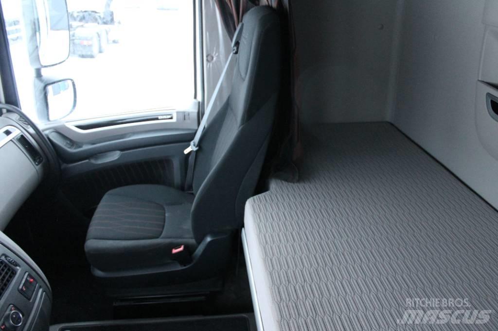 DAF XF530 6X4 FTT 牵引车
